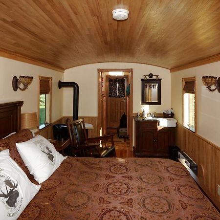 Creemore Clearview Station & Caboose B&B المظهر الخارجي الصورة