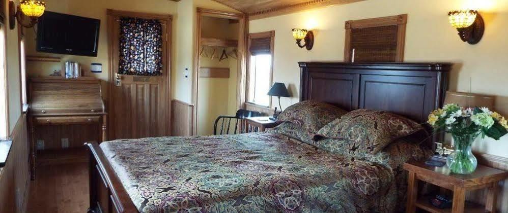 Creemore Clearview Station & Caboose B&B المظهر الخارجي الصورة